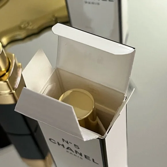 CHANEL No. 5 purse - Picture 2 of 3